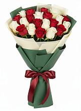 Букет Микс из красных и белых роз в Дивеево