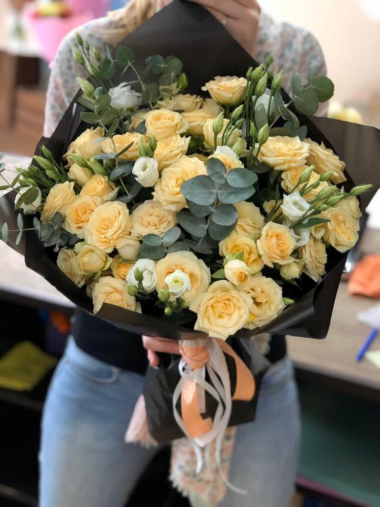 Букет цветов из: Розы и Лизиантусы в Дивеево