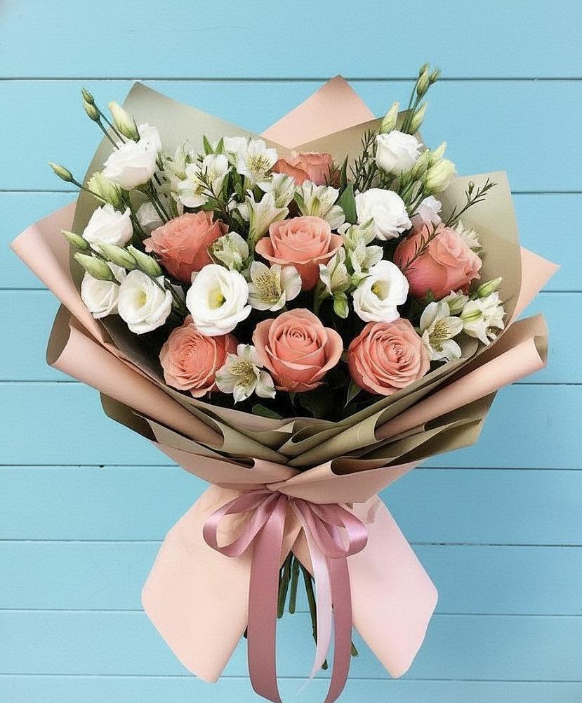 Букет цветов из: Розы, Альстромерии и Лизиантусы в Дивеево