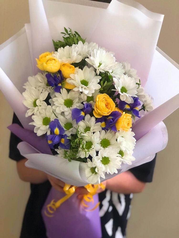Букет цветов из: Ирисы, Хризантемы и Розы в Дивеево