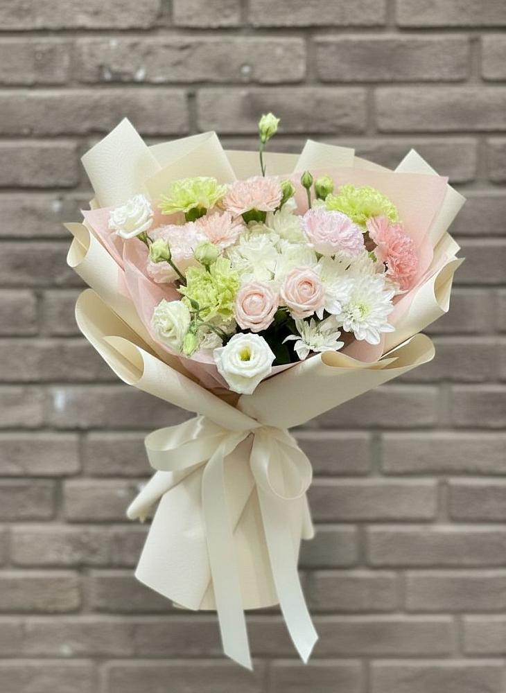 Букет цветов из: Гвоздики, Розы, Лизиантусы и Хризантемы в Дивеево