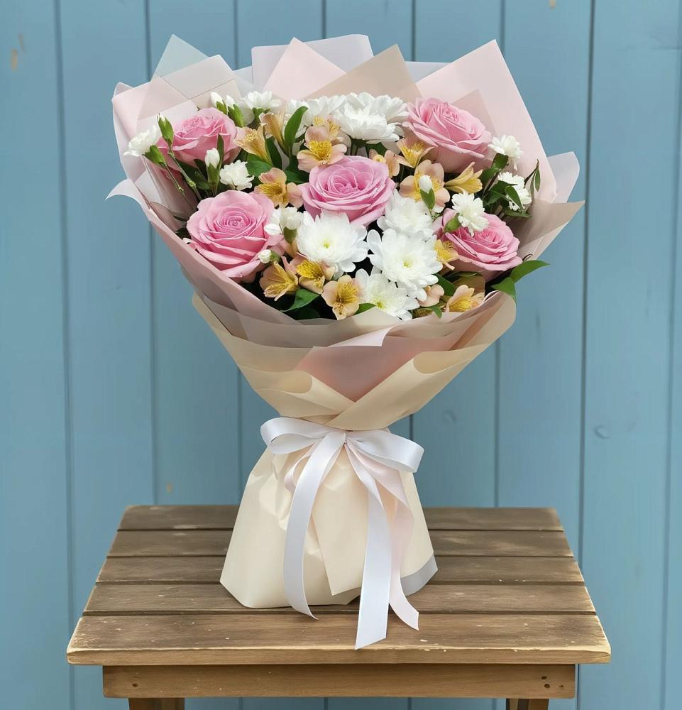 Букет цветов из: Гвоздики, Орхидеи и Розы в Дивеево