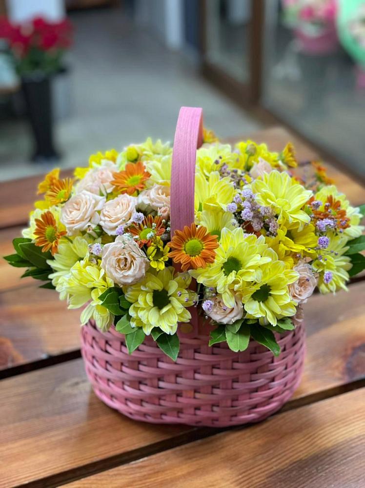 Цветочная композиция из Хризантемы и Розы в корзине в Дивеево