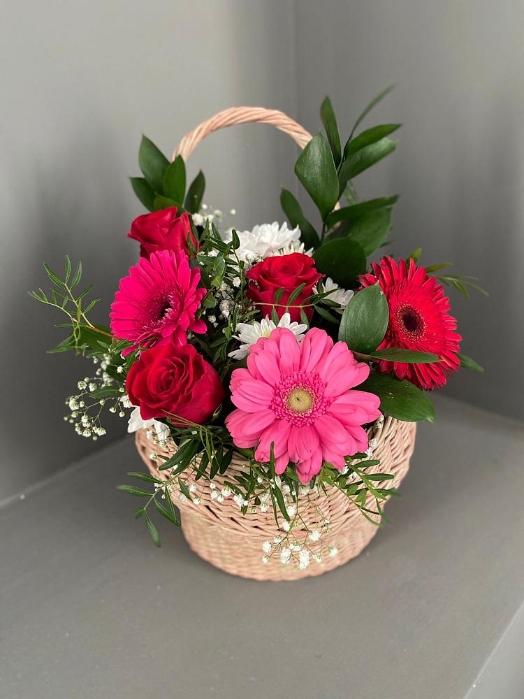 Цветочная композиция из Розы, Хризантемы и Герберы в корзине в Дивеево